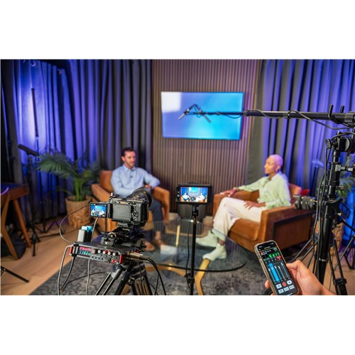 FR-AV4_l_02_Industry-Leading_Recording_and_Mixing_Technology