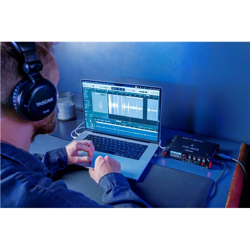 FR-AV4_l_04_Pro-Grade_32-Bit_Float_Audio_Interface
