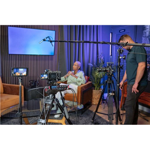 FR-AV4_l_05_Shoot_Smarter_with_HDMI-Based_Sync