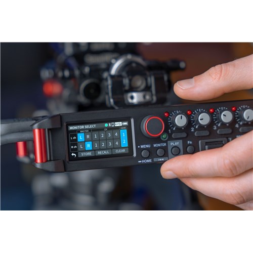 FR-AV4_l_07_Flexible_Monitor_Selection