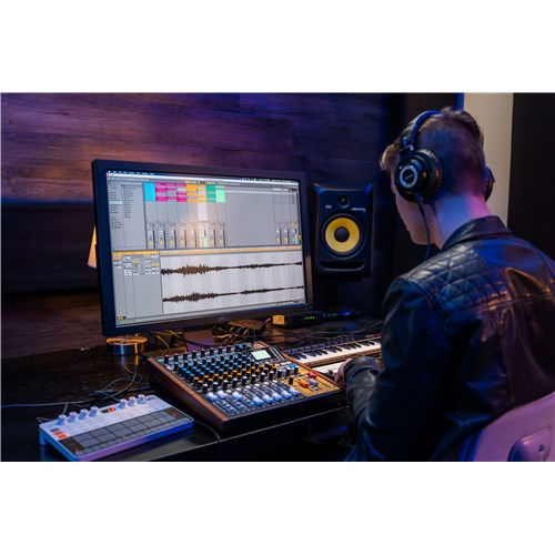 main_2019-12-29_Model12_DSC07978